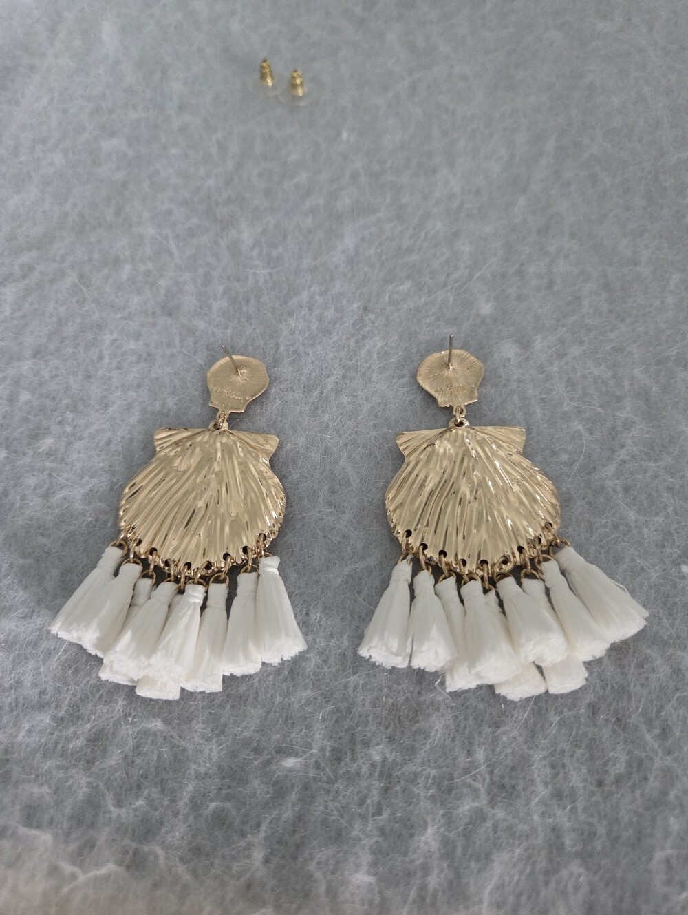 Lilly Pulitzer Gold Shell Tassel Drop Earrings with White Tassels